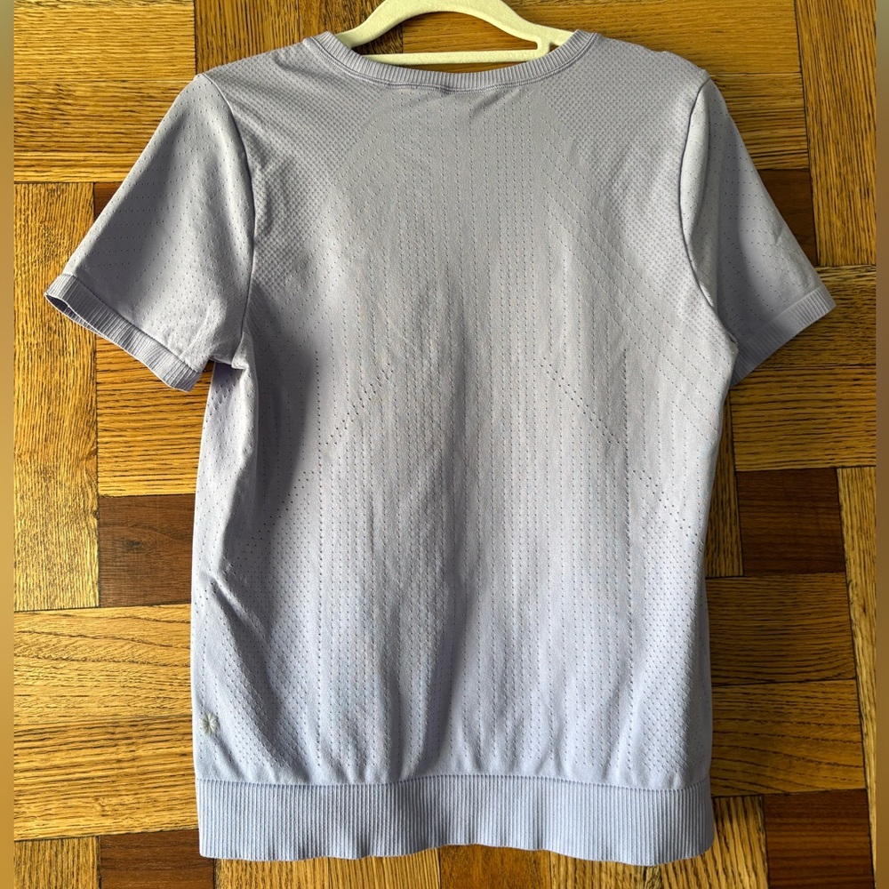 Athleta | In Motion Seamless Tee Lavender Purple Gray - Picture 3 of 7